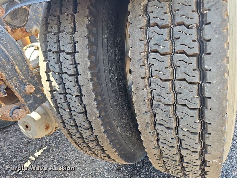 image for item DQ0268 2001 Peterbilt 379  semi truck