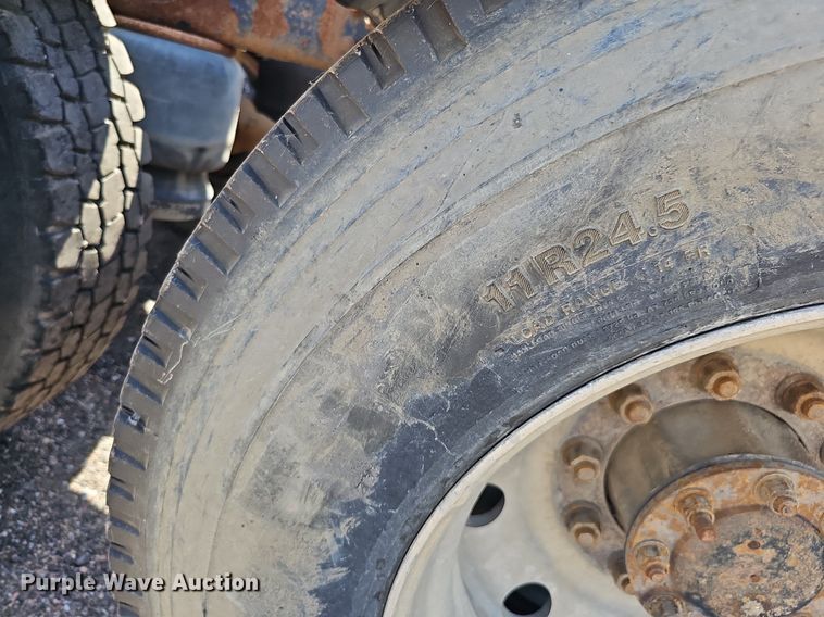 image for item DQ0268 2001 Peterbilt 379  semi truck