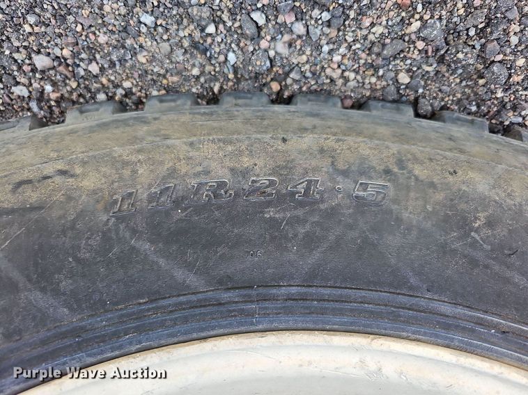 image for item DQ0268 2001 Peterbilt 379  semi truck