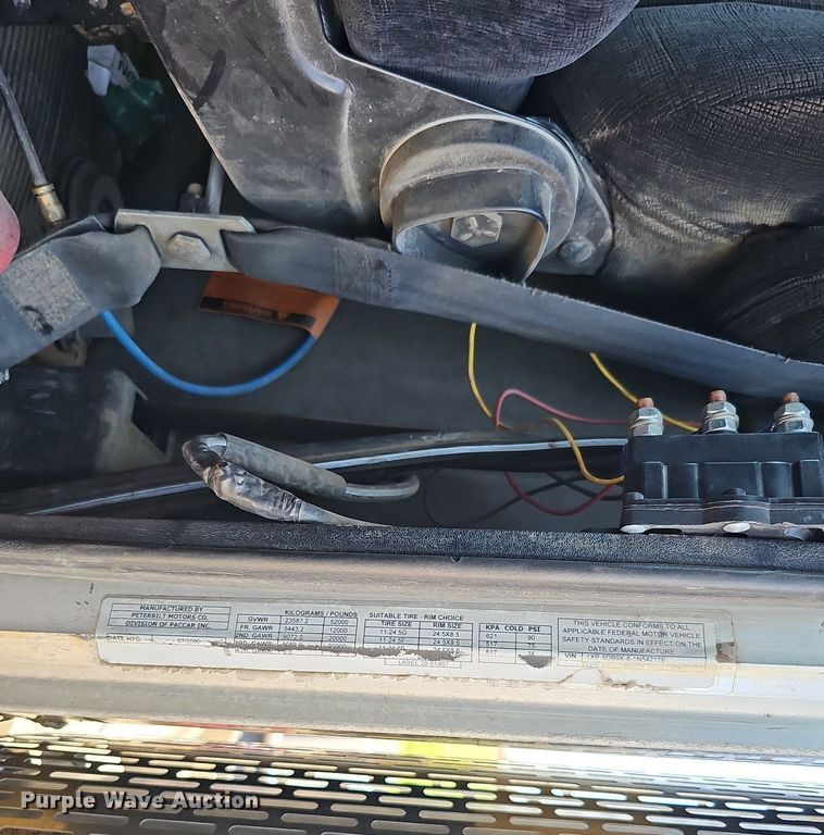 image for item DQ0268 2001 Peterbilt 379  semi truck