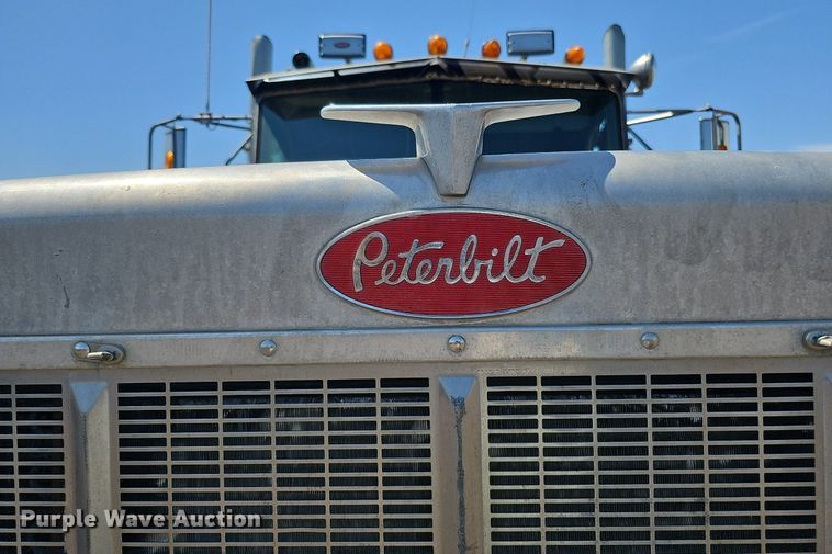 image for item DQ0268 2001 Peterbilt 379  semi truck
