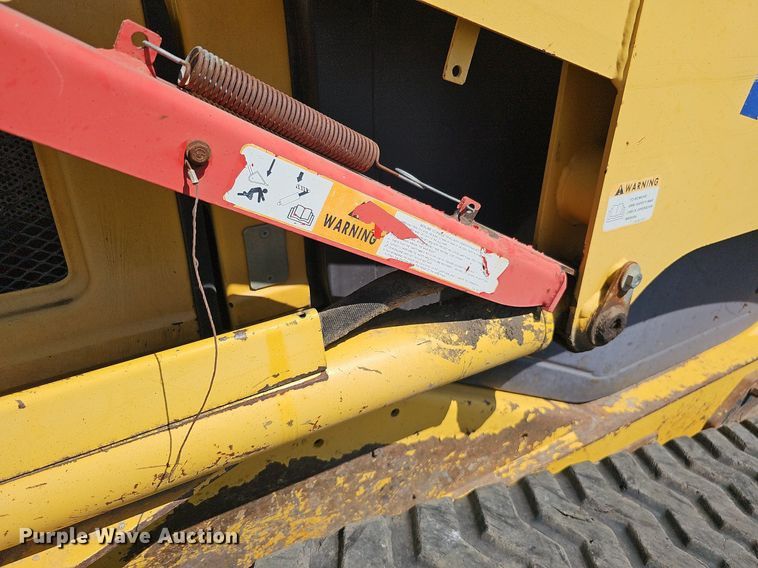 image for item DQ0272 2007 Komatsu CK30-1  tracked skid steer loader