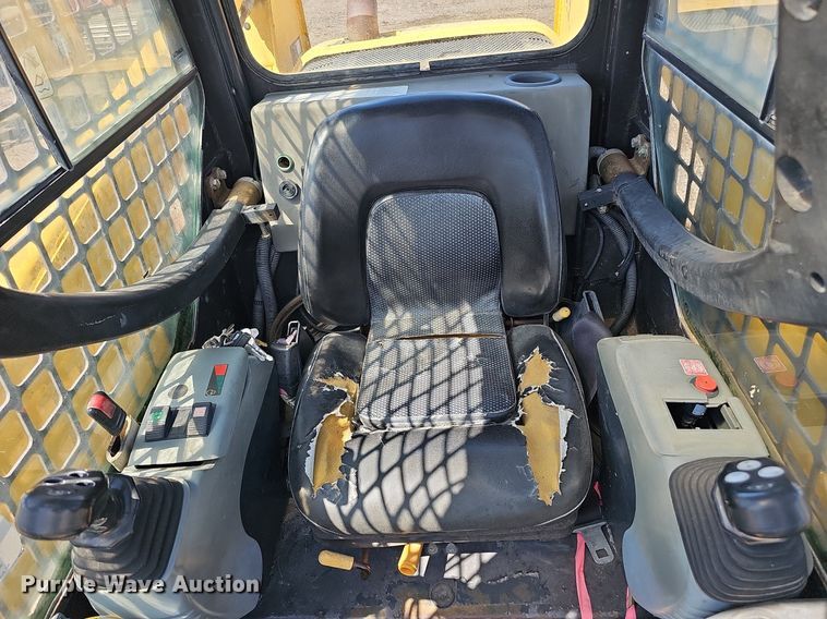 image for item DQ0272 2007 Komatsu CK30-1  tracked skid steer loader