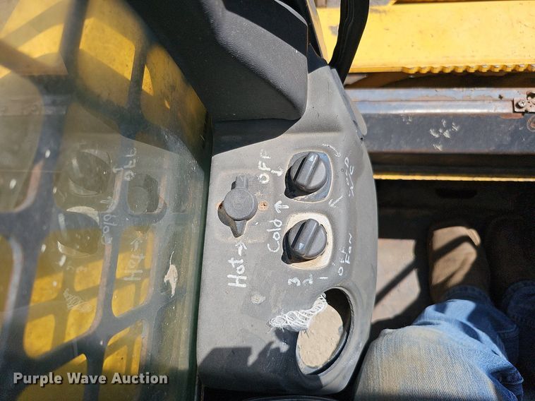 image for item DQ0272 2007 Komatsu CK30-1  tracked skid steer loader