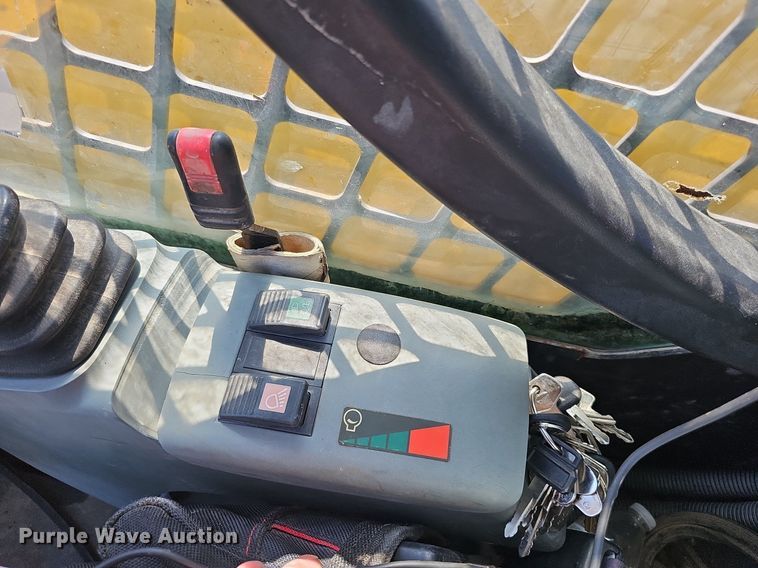 image for item DQ0272 2007 Komatsu CK30-1  tracked skid steer loader