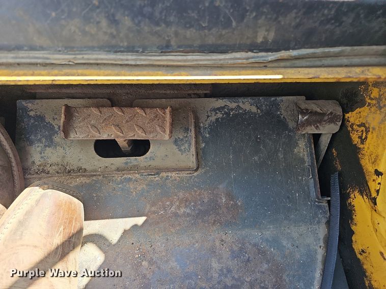 image for item DQ0272 2007 Komatsu CK30-1  tracked skid steer loader