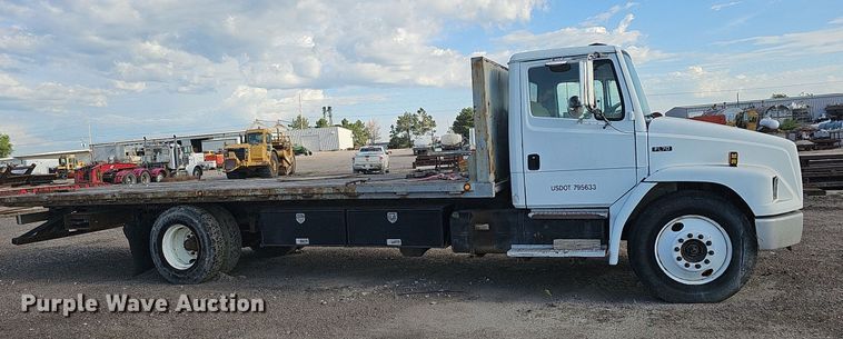 image for item DQ0274 1997 Freightliner FL70  rollback truck