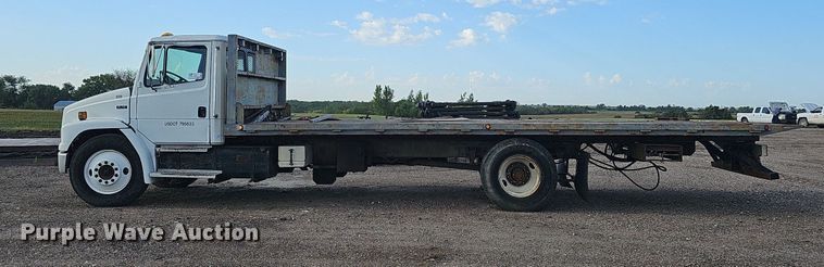 image for item DQ0274 1997 Freightliner FL70  rollback truck