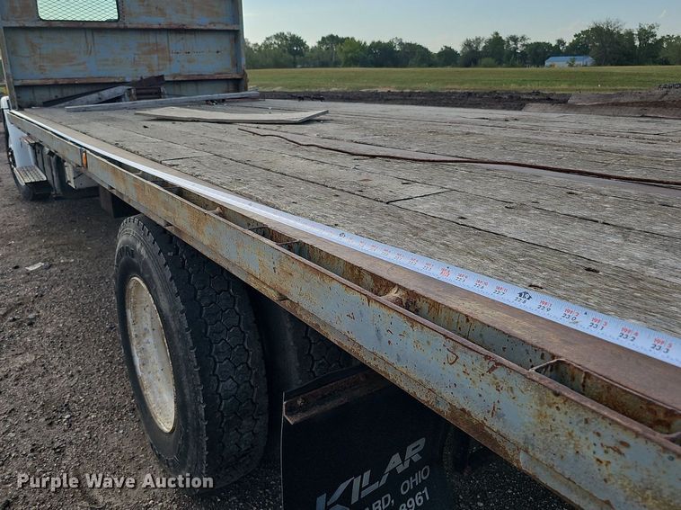 image for item DQ0274 1997 Freightliner FL70  rollback truck