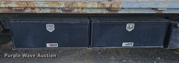 image for item DQ0274 1997 Freightliner FL70  rollback truck