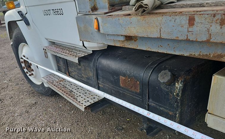 image for item DQ0274 1997 Freightliner FL70  rollback truck