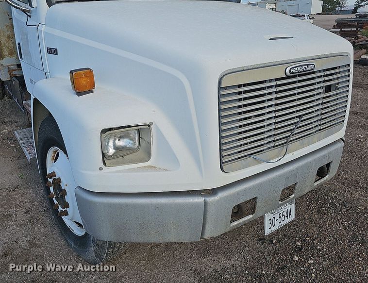 image for item DQ0274 1997 Freightliner FL70  rollback truck