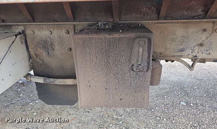 image for item DQ0274 1997 Freightliner FL70  rollback truck