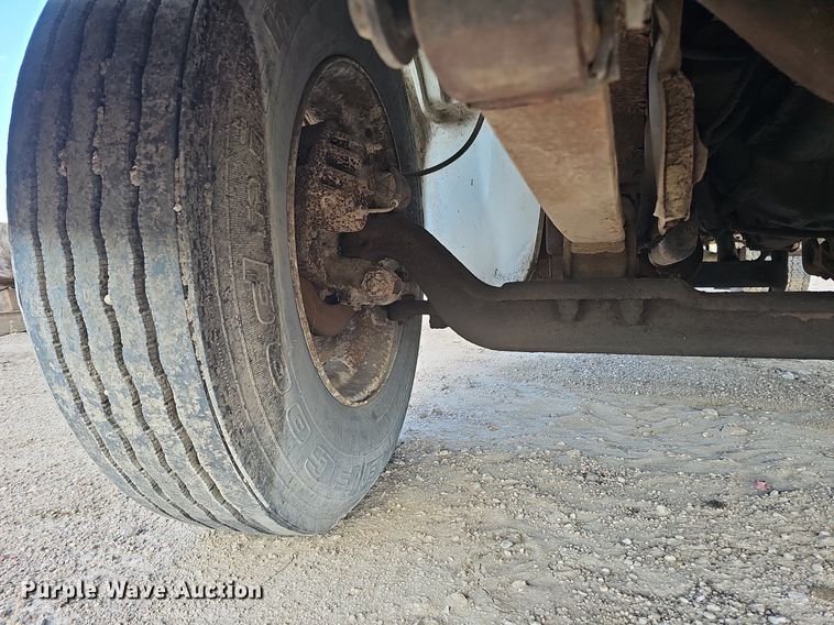 image for item DQ0274 1997 Freightliner FL70  rollback truck