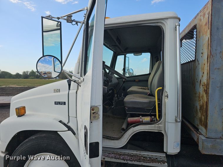image for item DQ0274 1997 Freightliner FL70  rollback truck