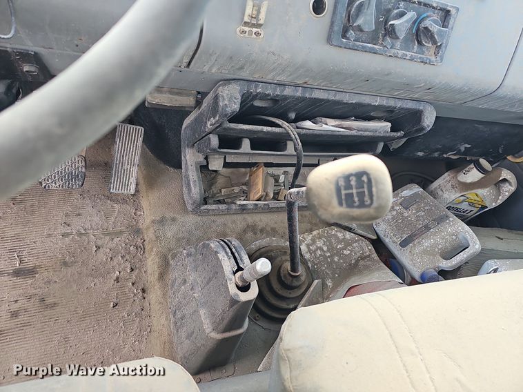 image for item DQ0274 1997 Freightliner FL70  rollback truck