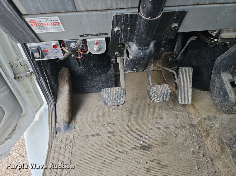 image for item DQ0274 1997 Freightliner FL70  rollback truck