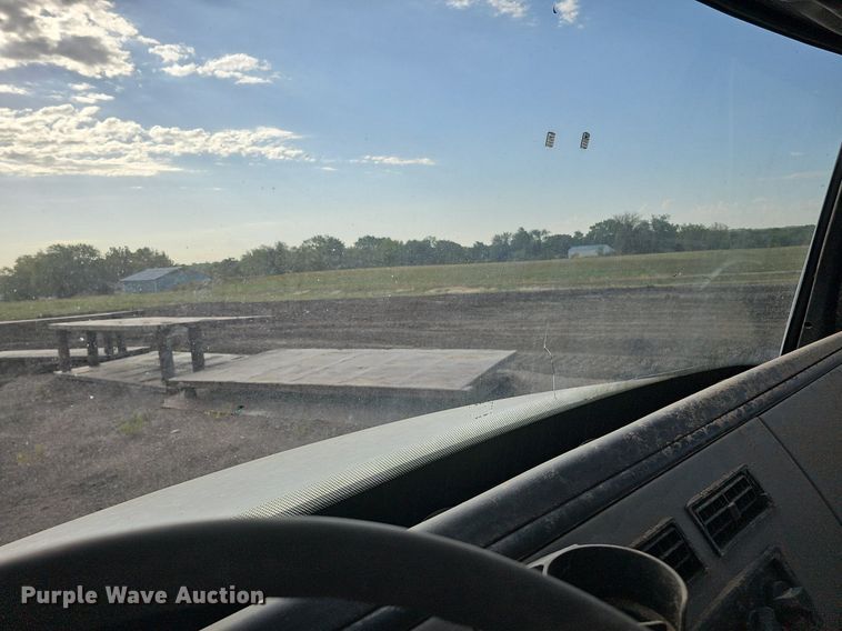 image for item DQ0274 1997 Freightliner FL70  rollback truck