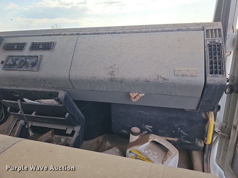 image for item DQ0274 1997 Freightliner FL70  rollback truck