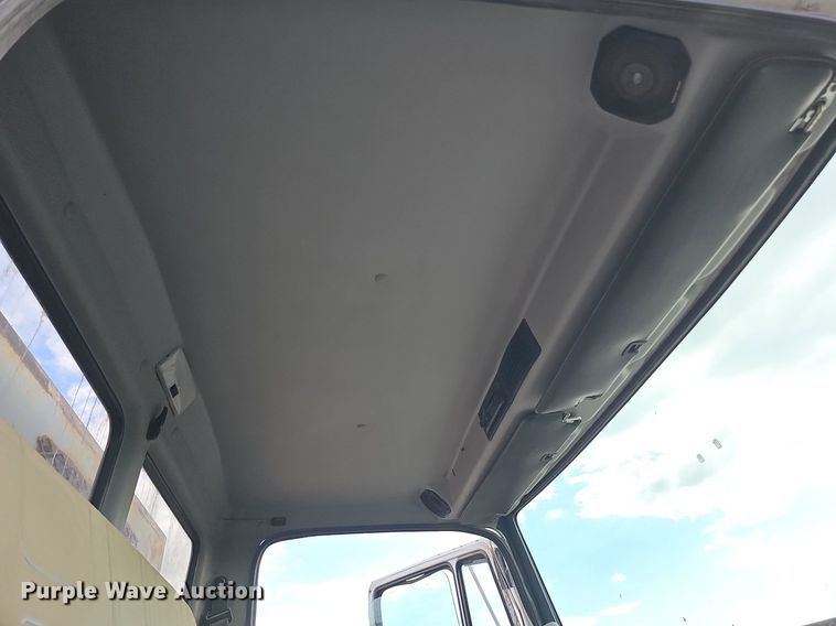 image for item DQ0274 1997 Freightliner FL70  rollback truck