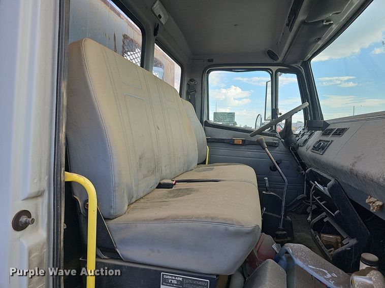 image for item DQ0274 1997 Freightliner FL70  rollback truck
