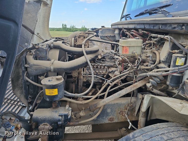 image for item DQ0274 1997 Freightliner FL70  rollback truck