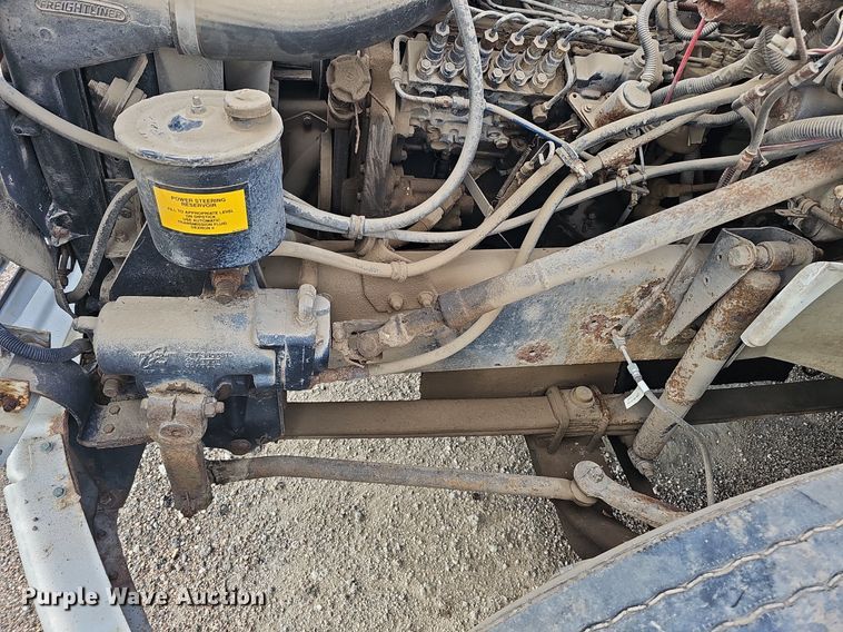 image for item DQ0274 1997 Freightliner FL70  rollback truck