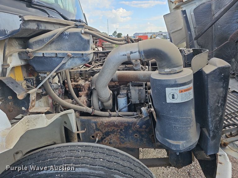 image for item DQ0274 1997 Freightliner FL70  rollback truck