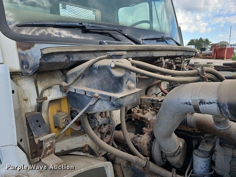 image for item DQ0274 1997 Freightliner FL70  rollback truck