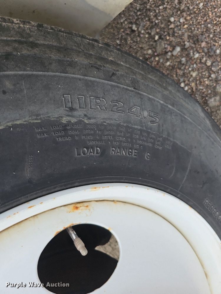 image for item DQ0274 1997 Freightliner FL70  rollback truck