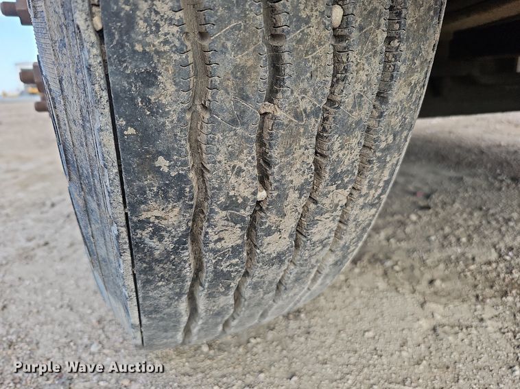 image for item DQ0274 1997 Freightliner FL70  rollback truck