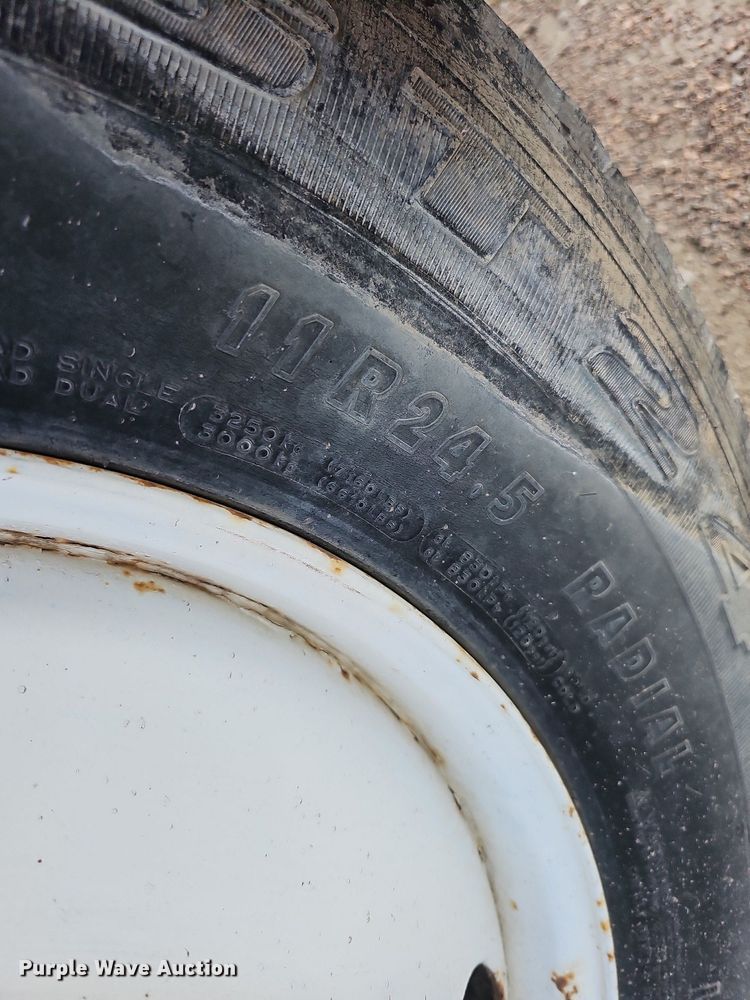 image for item DQ0274 1997 Freightliner FL70  rollback truck