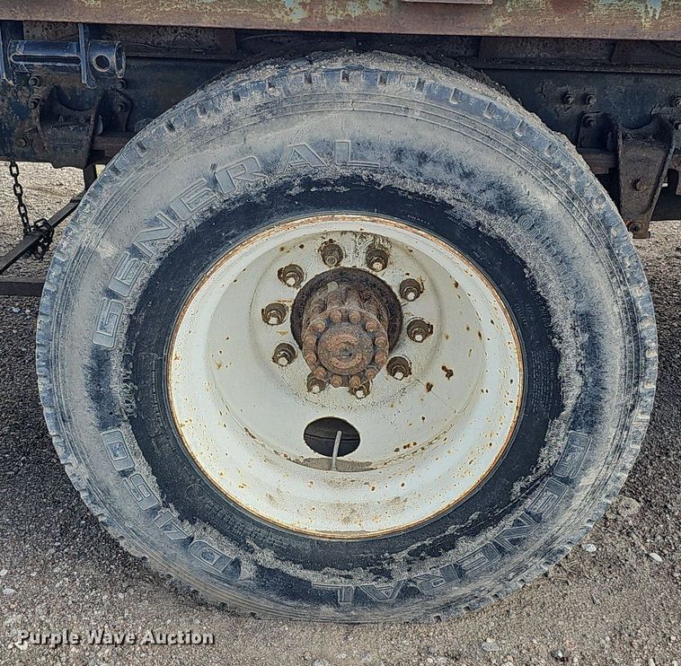 image for item DQ0274 1997 Freightliner FL70  rollback truck