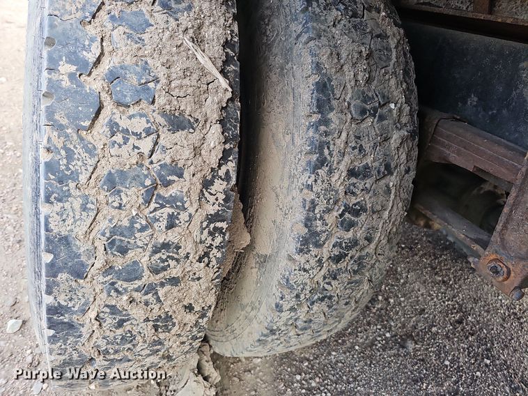 image for item DQ0274 1997 Freightliner FL70  rollback truck