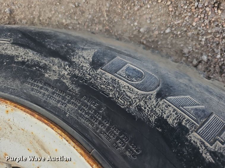 image for item DQ0274 1997 Freightliner FL70  rollback truck