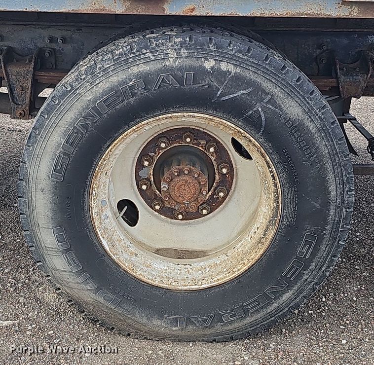 image for item DQ0274 1997 Freightliner FL70  rollback truck