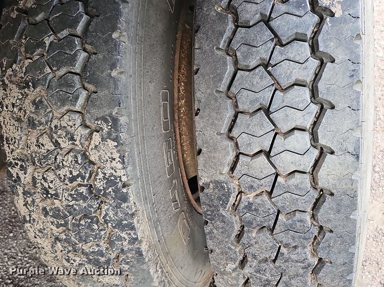 image for item DQ0274 1997 Freightliner FL70  rollback truck