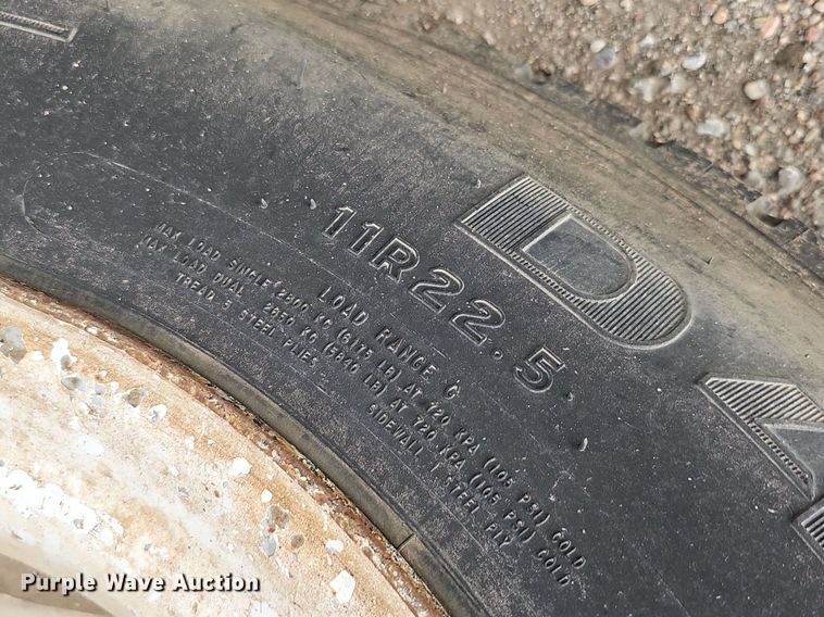 image for item DQ0274 1997 Freightliner FL70  rollback truck