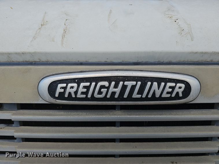 image for item DQ0274 1997 Freightliner FL70  rollback truck