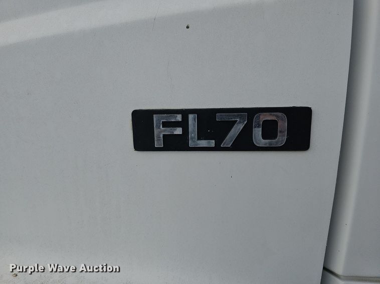 image for item DQ0274 1997 Freightliner FL70  rollback truck