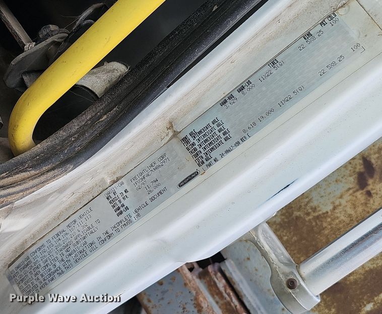 image for item DQ0274 1997 Freightliner FL70  rollback truck