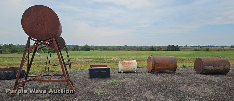 image for item DQ0275 (7) fuel tanks