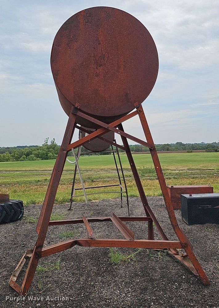 image for item DQ0275 (7) fuel tanks