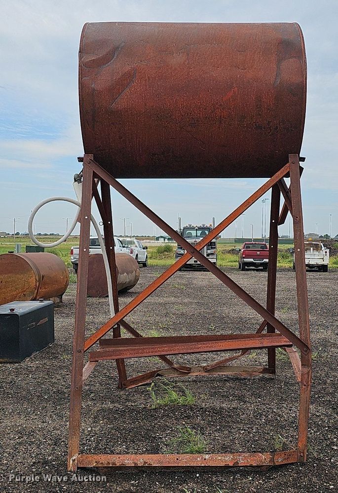 image for item DQ0275 (7) fuel tanks