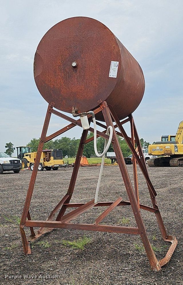 image for item DQ0275 (7) fuel tanks