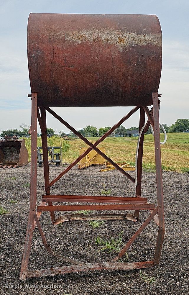 image for item DQ0275 (7) fuel tanks