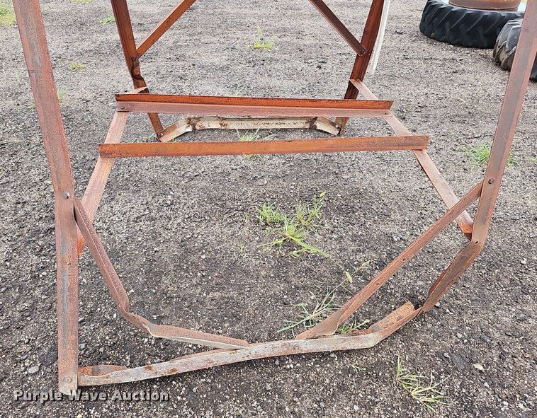 image for item DQ0275 (7) fuel tanks