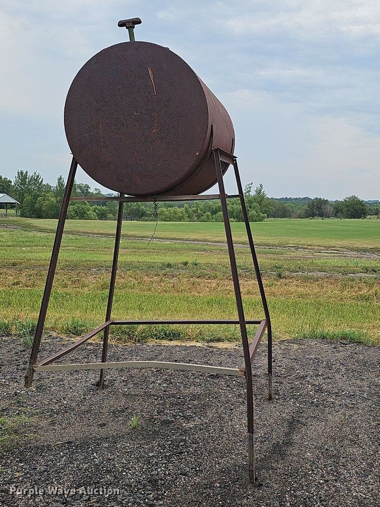 image for item DQ0275 (7) fuel tanks