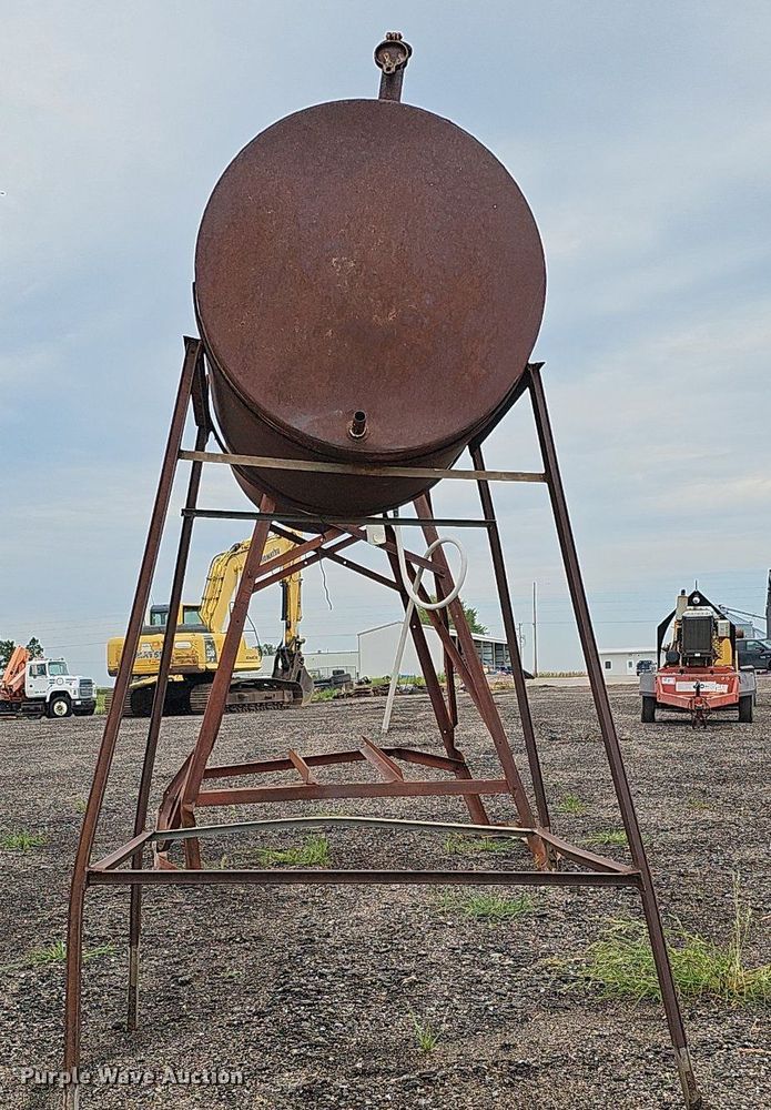 image for item DQ0275 (7) fuel tanks