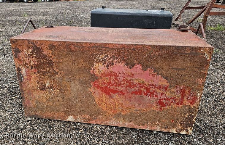 image for item DQ0275 (7) fuel tanks